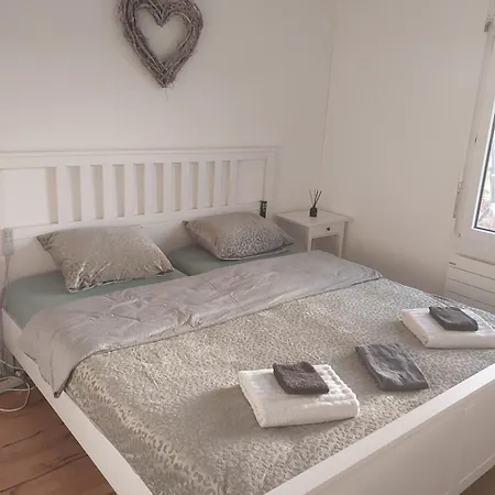 Chalets Vacances 阿旺什