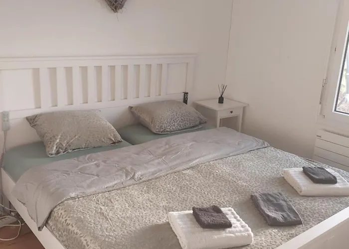 Chalets Vacances 阿旺什